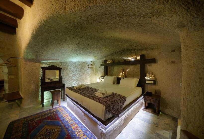 جناح مزوَّد بشرفة, Shoestring Cave House