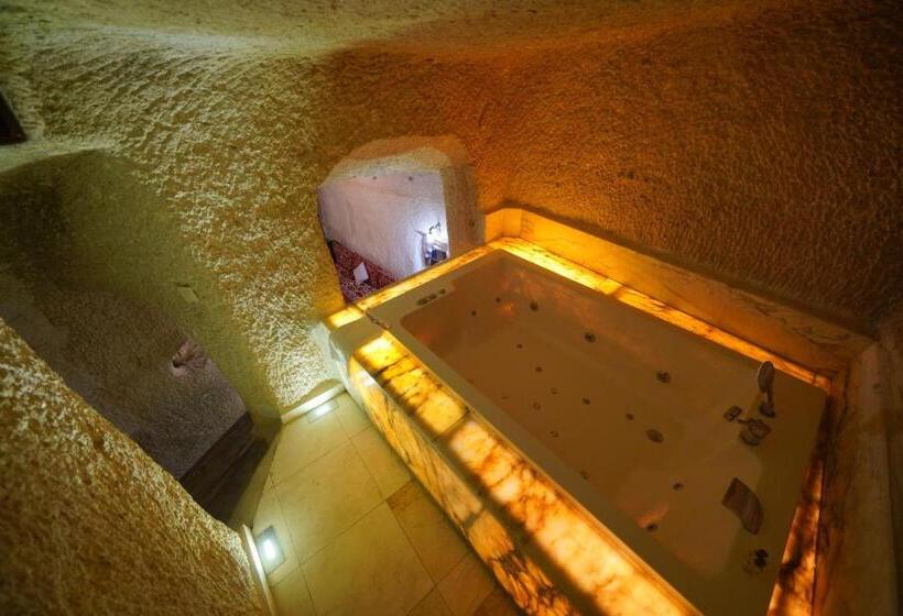 جناح إدارى, Shoestring Cave House