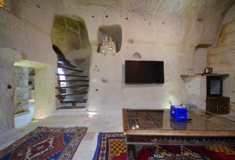 سوییت اجرایی, Shoestring Cave House