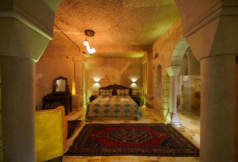 スイート, Shoestring Cave House