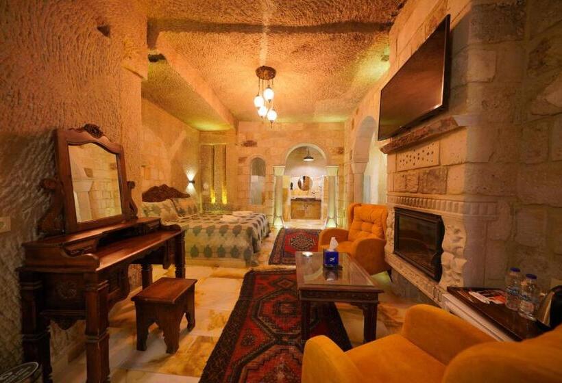 جناح, Shoestring Cave House