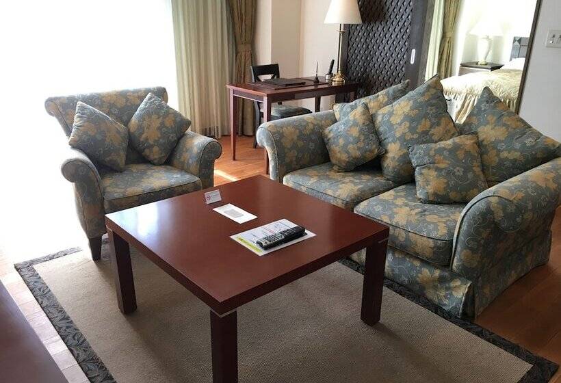 Королевский Люкс, Kyu Karuizawa Hotel Otowa No Mori