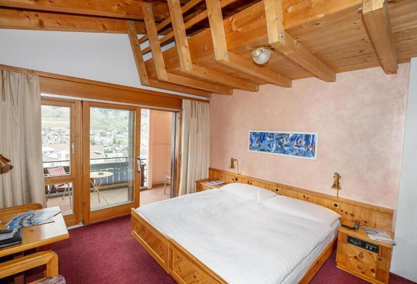 家庭间, T3 Hotel Mira Val