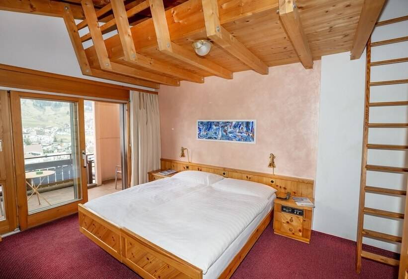家庭间, T3 Hotel Mira Val