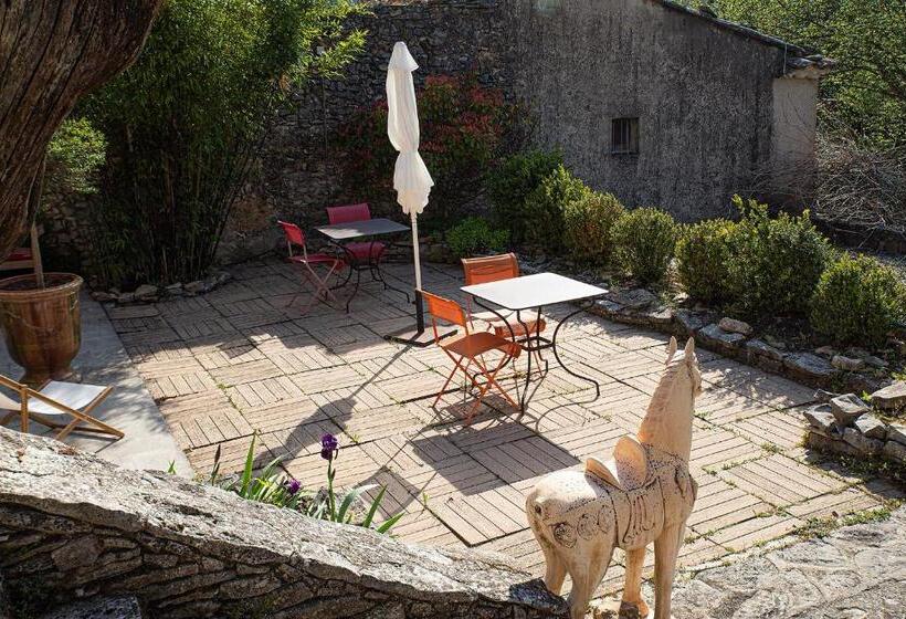 스탠다드 스튜디오, Le Clos Des Amandiers