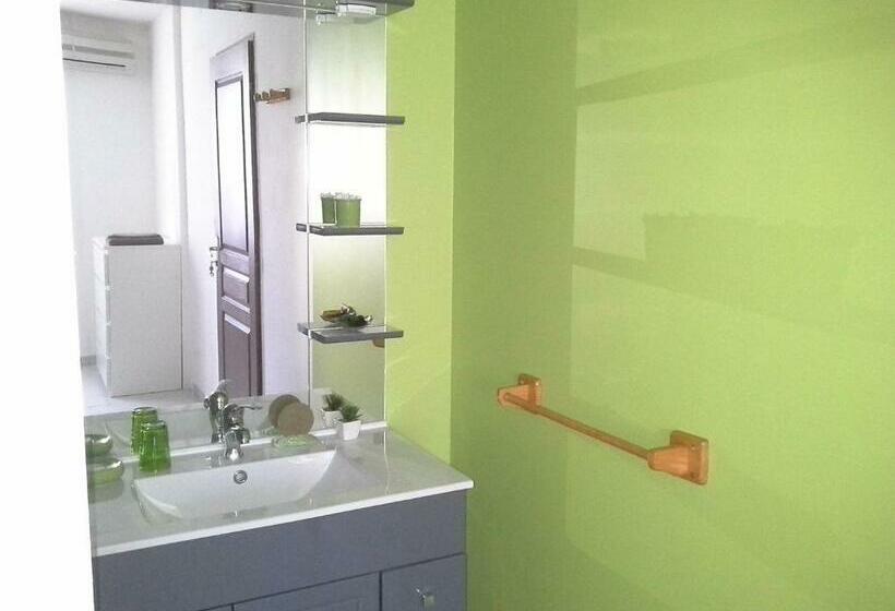 Номер Deluxe, Millot Conilhac