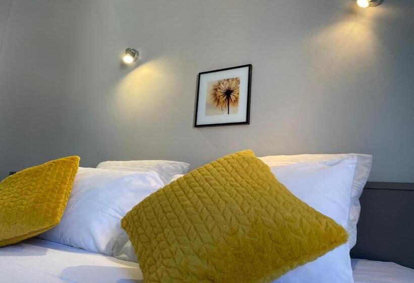Номер Стандарт, Logis Hotel Castel De Mirambel