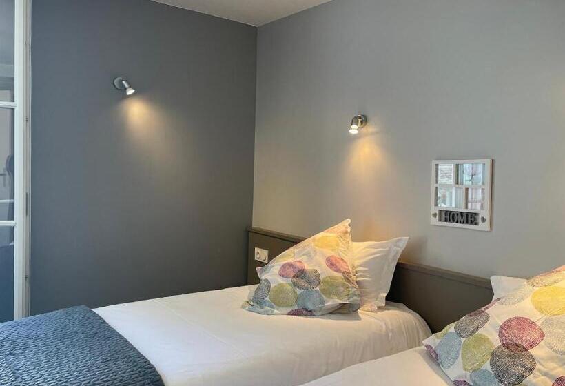 Семейный Номер, Logis Hotel Castel De Mirambel