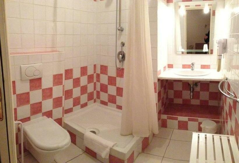 Номер Стандарт, Auberge Les Oliviers