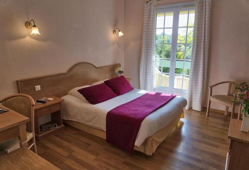 Номер Стандарт, Auberge Les Oliviers