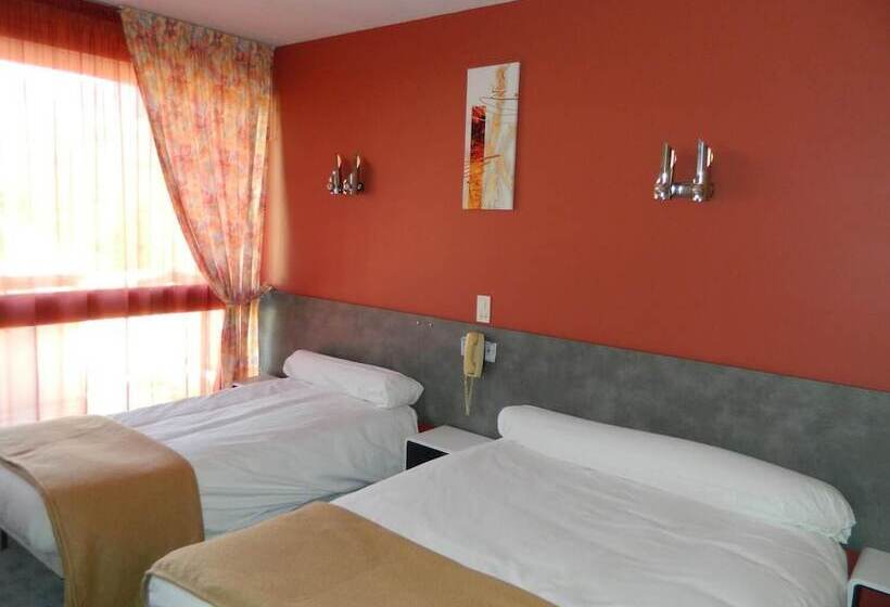 Номер Стандарт Трехместный, Logis Hôtel L Elancèze