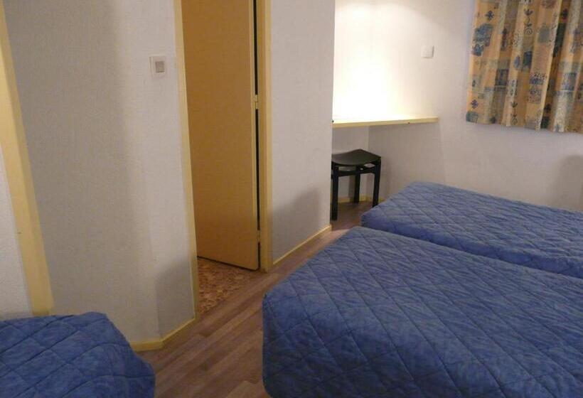 חדר סטנדרט לשלושה, Cat