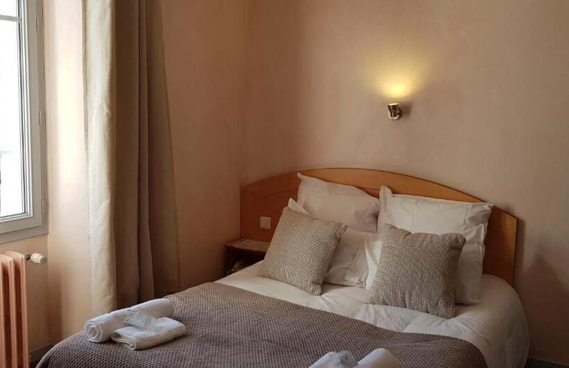 Семейный Номер, Hôtel Terminus