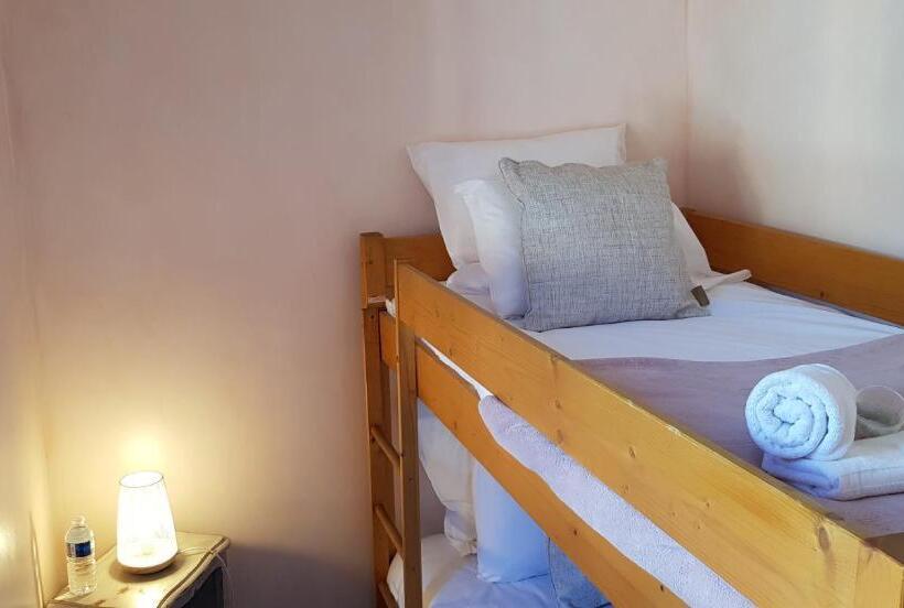 Семейный Номер, Hôtel Terminus