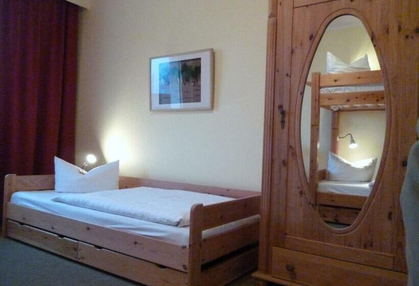Трехместный Номер Стандарт Совместная Ванная, Hostel & Bistro Haus Der Horizonte