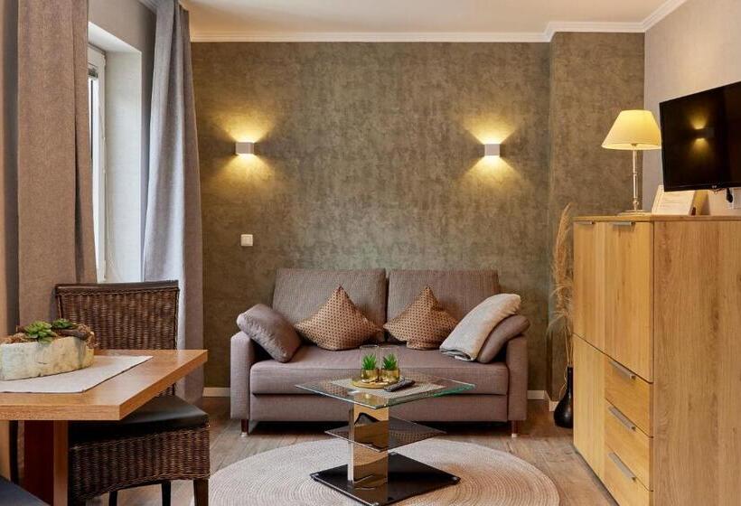 Family Suite, Mayer S Wein