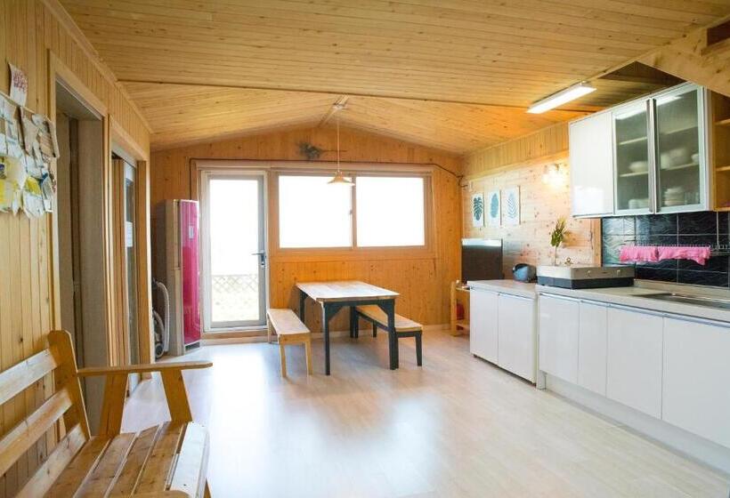 Дом 3 Спальни, Jeju Haebaragi Pension