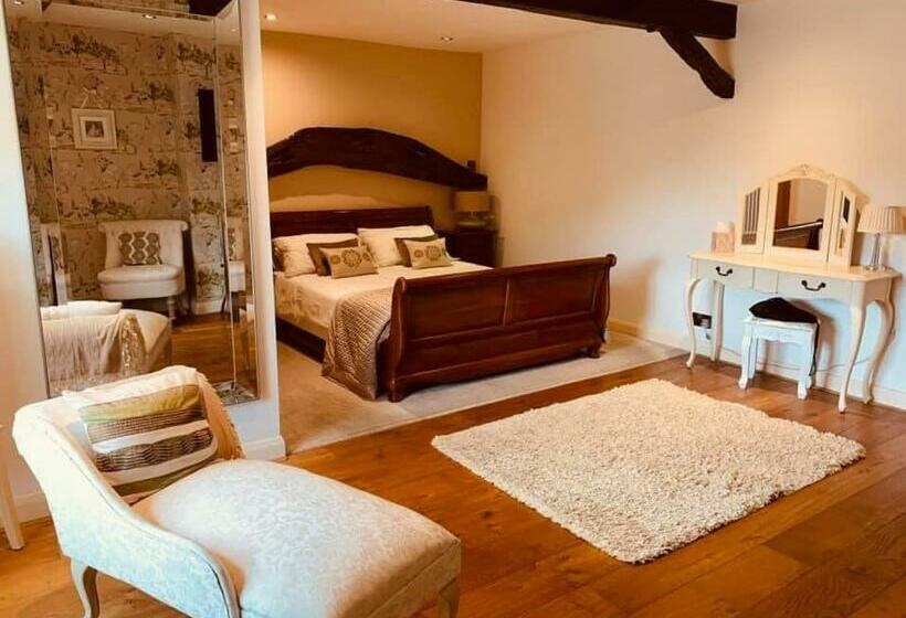 Номер Deluxe, Busfeild Arms