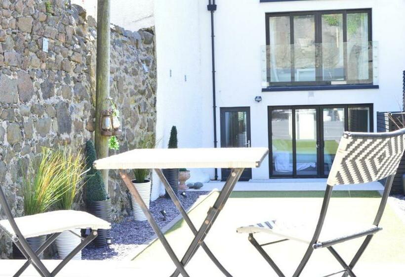 اتاق لوکس با چشم‌انداز باغ, Pier39portrush Adult Only