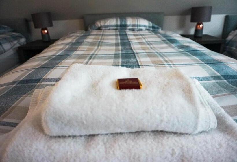 اتاق استاندارد سه نفره, Corran Bunkhouse