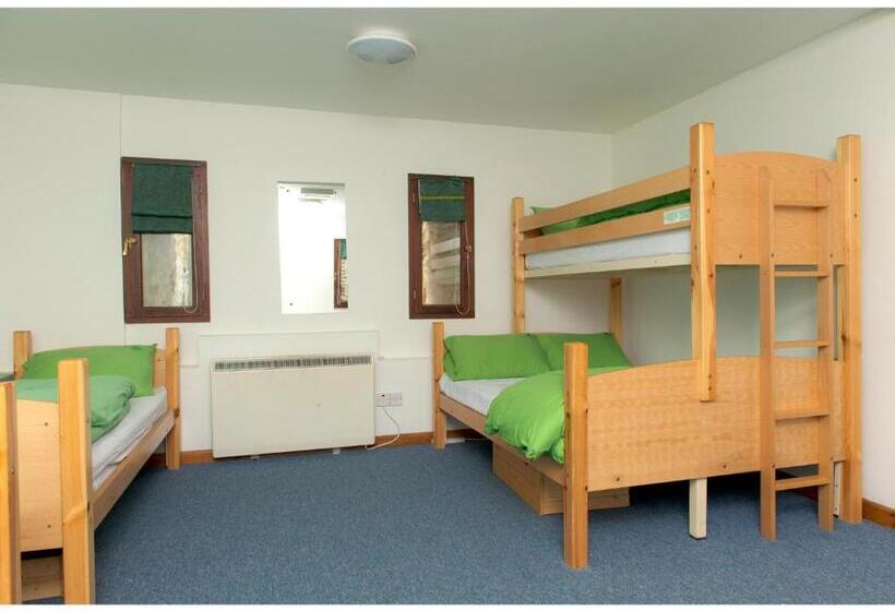 Кровать в Многоместном Номере с Общей Ванной, Yha Brecon Beacons