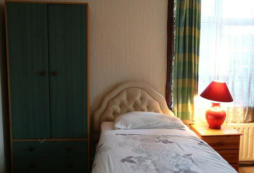 اتاق استاندارد سه تخته با سرویس بهداشتی مشترک, Lenton Lodge Guest House