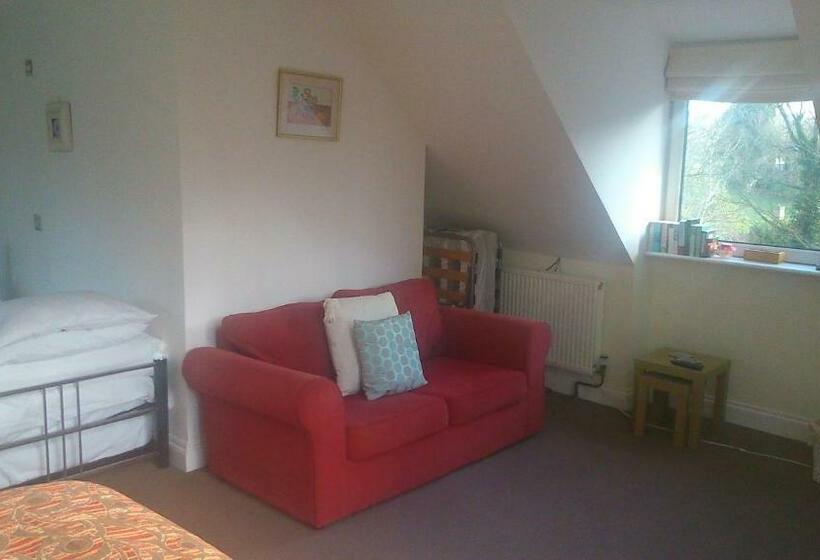 اتاق خانوادگی, Thornybank