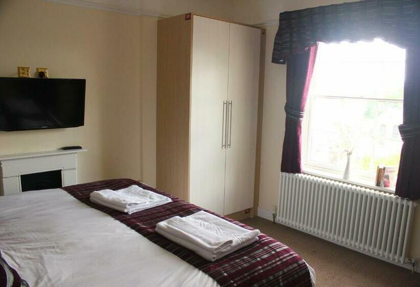 Family Suite, 81 The Prom