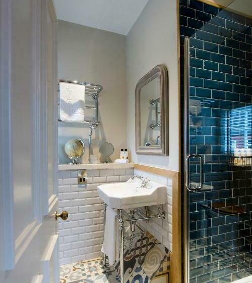 غرفة قياسية فردية, The Coach House