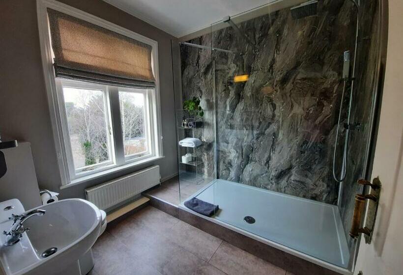 高级大房间, The Priory