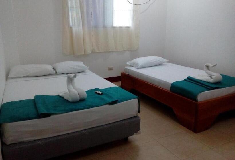 Economy Triple Room, Hostal El Pinzón