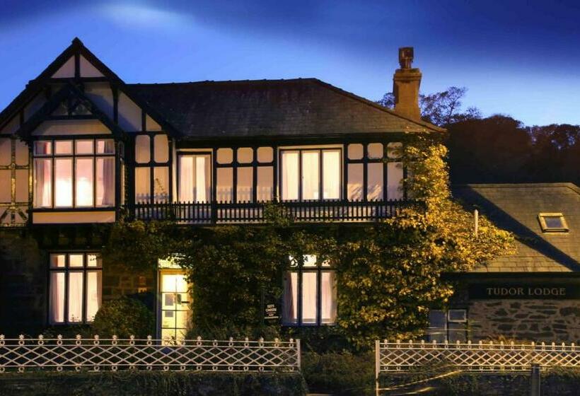 Номер Стандарт, Tudor Lodge