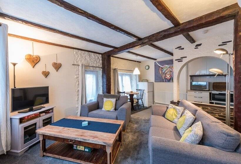 Дом 1 Спальня, Tudor Lodge