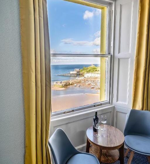 חדר משפחתי נוף לים, Royal Lion