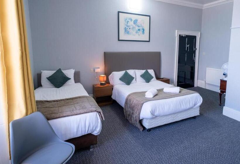 חדר משפחתי נוף לים, Royal Lion