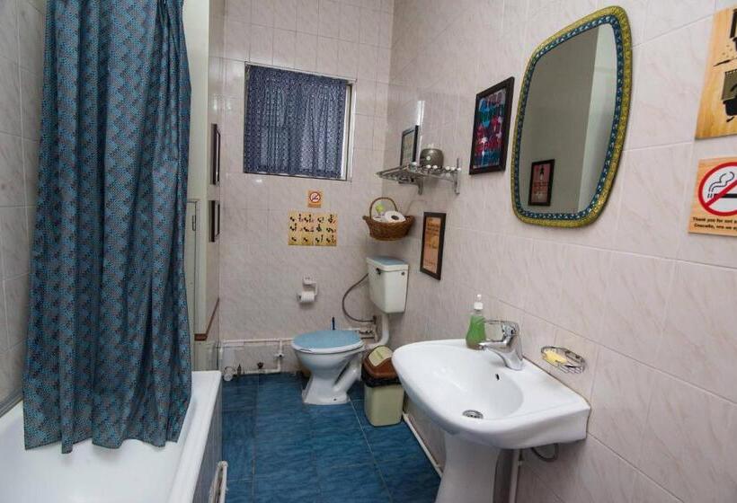 اتاق اکونومی, Art Hostel