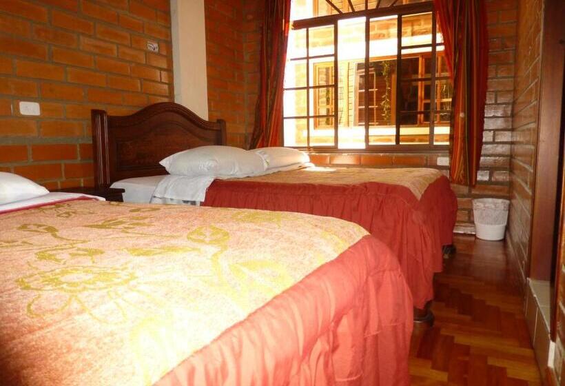 Standard Quadruple Room, Hostal Nomada