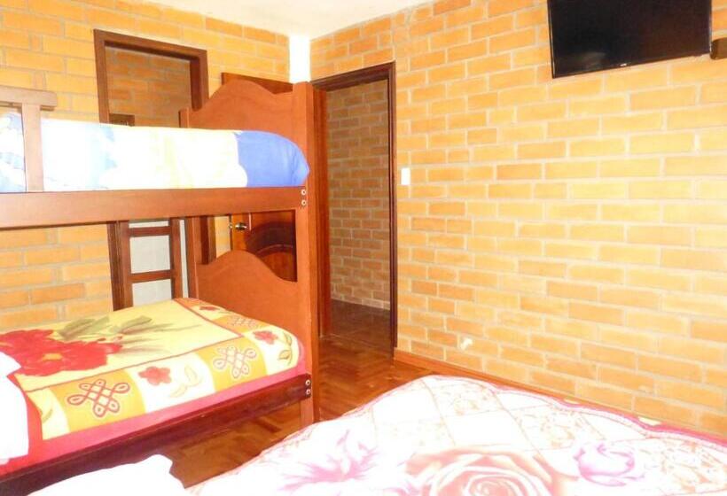 Standard Quadruple Room, Hostal Nomada