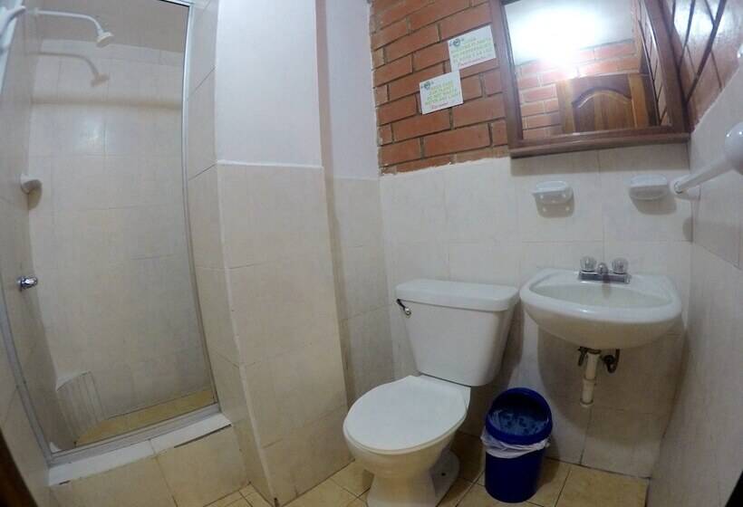 Standard Triple Room, Hostal Nomada
