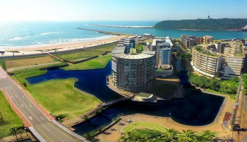 Апартаменты Comfort 3 Спальни, Point Waterfront Apartments