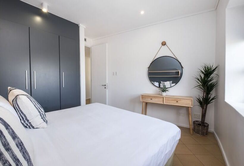Апартаменты Comfort 3 Спальни, Point Waterfront Apartments