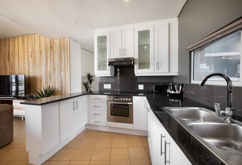 Апартаменты Comfort 3 Спальни, Point Waterfront Apartments