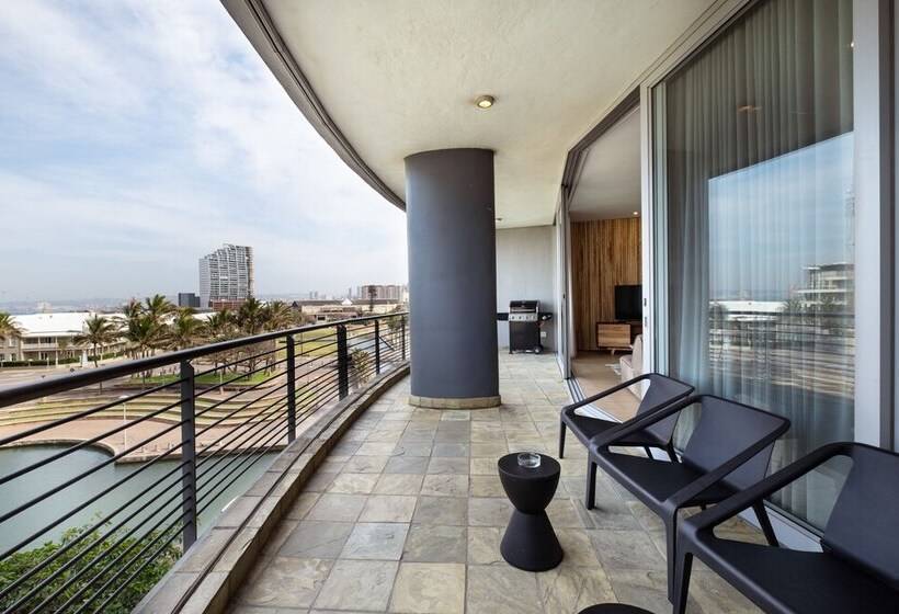 Апартаменты Comfort 3 Спальни, Point Waterfront Apartments