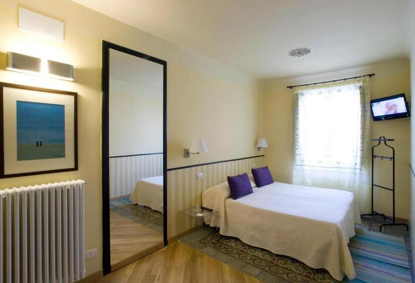 اتاق ساده سه‌ نفره, Alla Marina Bed And Breakfast