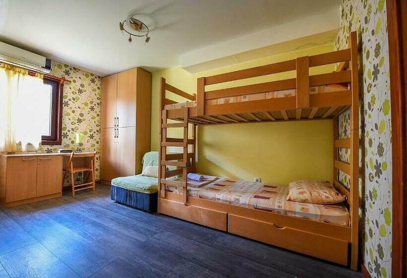 اتاق استاندارد چهار تخته, San Art Floating Hostel & Apartments