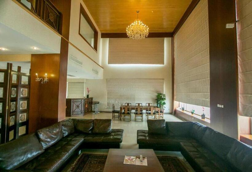 اتاق سوپریور, Lagos Oriental
