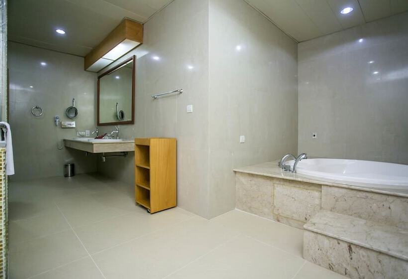 سوئیت ریاست جمهوری 2 خوابه, Lagos Oriental