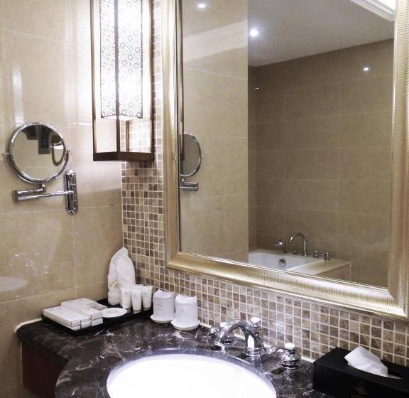 Номер Deluxe Вид на Бассейн, Landmark Mekong Riverside