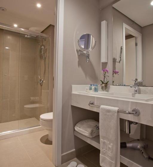 غرفة كومفورت ثلاثية, NH Curitiba The Five