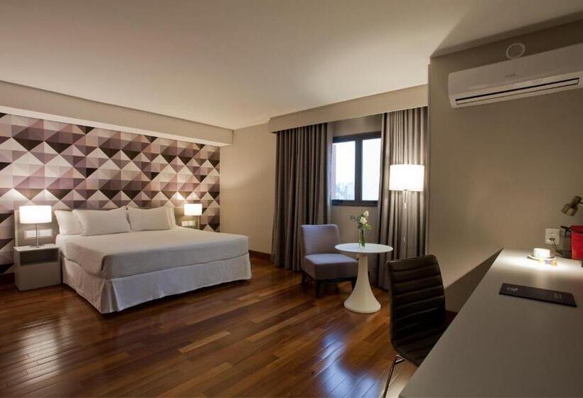 غرفة عائلية, NH Curitiba The Five